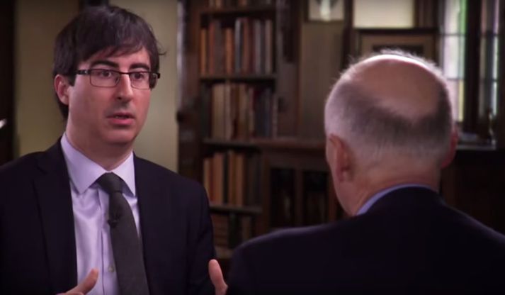 John Oliver þykist vita að byssurnar séu vandamálið en áttar sig á því að skoðanir fólks eru einnig vandamál.