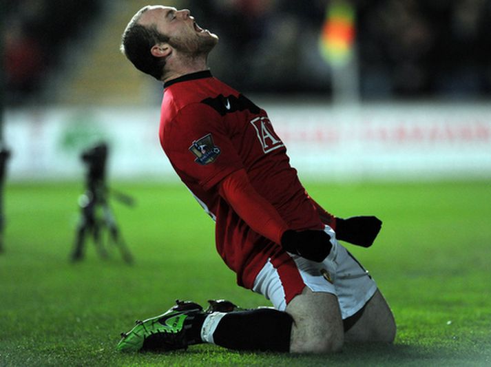 Wayne Rooney fagnar marki hjá United í leiknum í dag.