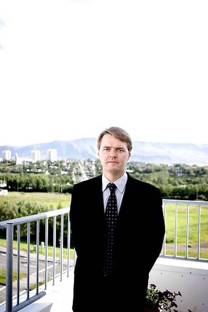 Jónas Fr. Jónasson, forstjóri FME Jónas segir að hvergi í Evrópu sé yfirtökuskildum aðilum í sjálfsvald sett að selja sig niður og losa sig þannig undan tilboðsskyldu.