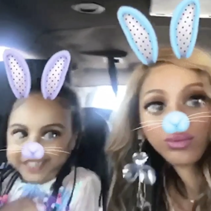 Beyonce og Blue skemmta sér vel á Snapchat.