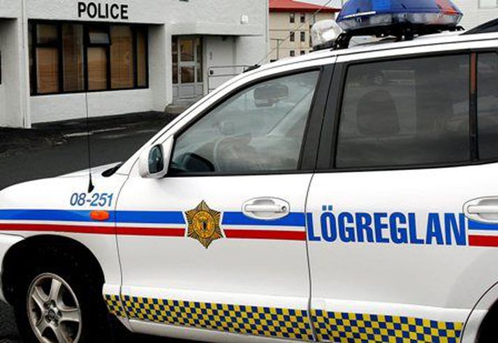 Lögreglan lagði hald á bíllyklana og fjarlægði bílinn af vettvangi.