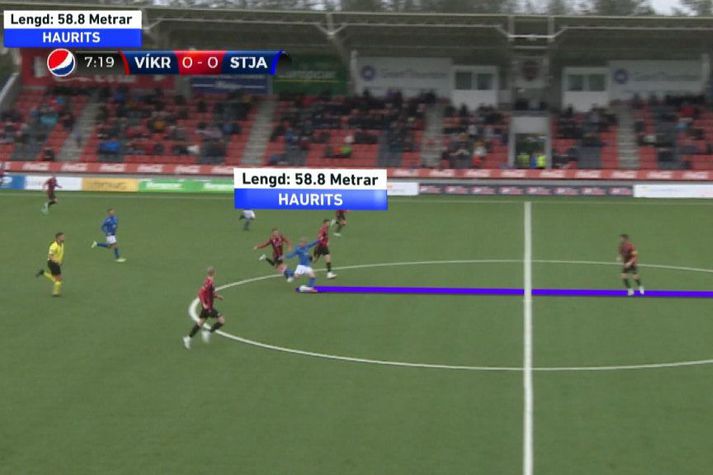 Oliver Haurits lætur hér vaða á markið af 58,8 metra færi og skömmu síðar lá boltinn í marki Víkinga.