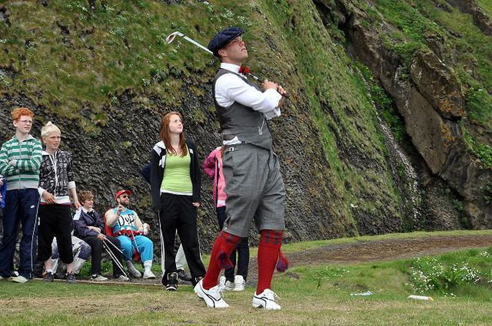 Eiður Smári í golfi í Vestmannaeyjum.