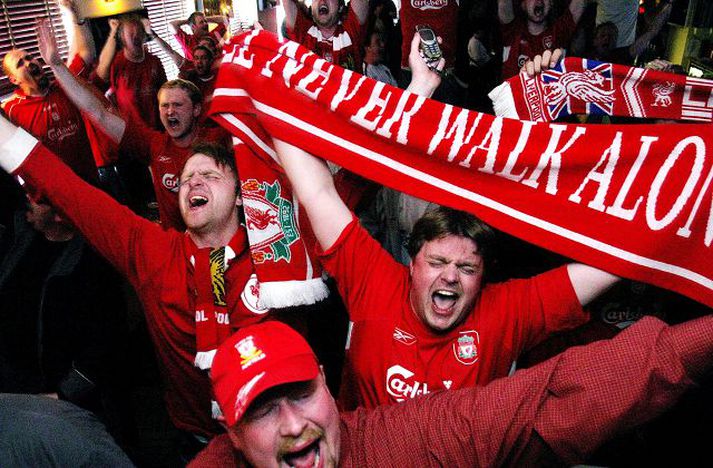 Liverpool-aðdáandi fellir tár.
Myndband við lag Jóhanns G. verður frumsýnt í kvöld á Players. Lagið fjallar um forfallinn Liverpool-aðdáenda sem lendir í því að konan hans fer frá honum í miðjum Liverpool-leik. Kannski vel við hæfi enda gengi liðsins frá Bítlaborginni ekki verið upp á marga fiska.