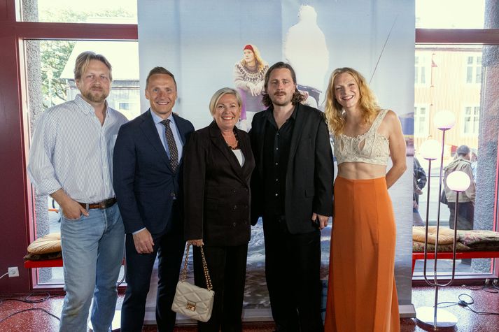 Forsetahjónin, frú Halla Tómasdóttir og Björn Skúlason, ásamt Sögu Garðarsdóttur, Hlyni Pálmasyni og Sverri Guðnasyni.