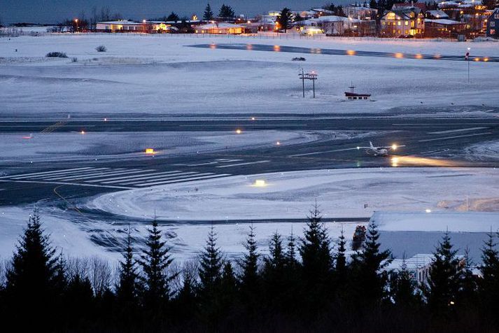 Barrskógurinn og flugvöllurinn Allt að sextán metra há grenitré eru í elsta hluta skógarins í Öskjuhlíð sem einmitt er í aðflugs- og fráflugsstefnu við austur-vesturbraut Reykjavíkurflugvallar.Fréttablaðið/Vilhelm