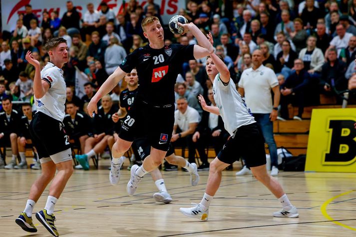Arnór Viðarsson átti góðan leik hjá ÍBV.