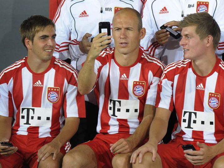 Arjen Robben með Philipp Lahm og Toni Kroos á liðsmyndatöku fyrir tímabilið. Mynd/AFP