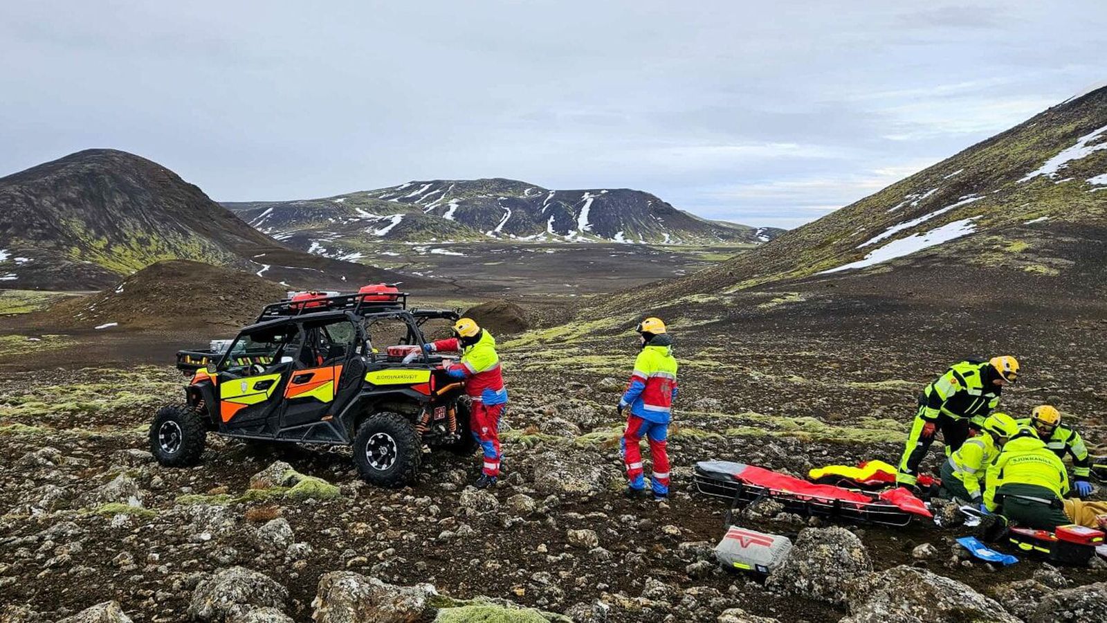 Hálfur annar tími og þrjú ó­lík farar­tæki til að sækja slasaðan göngumann