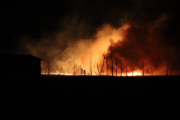 Slökkviliðið biður fólk um að fara varlega en mjög þurrt hefur verið í veðri víðsvegar um landið. Aðstæður geti verið varasamar.