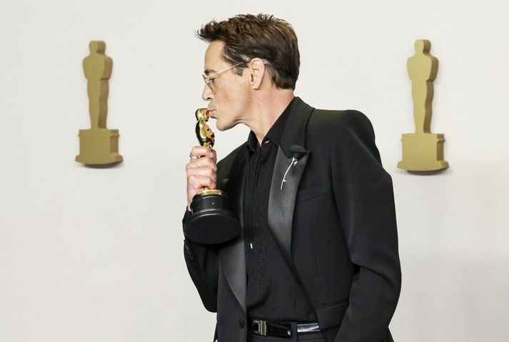 Robert Downey Jr hlaut Óskarsverðlaun fyrir leik sinn í Oppenheimer á Óskarsverðlaunahátíðinni í mars.