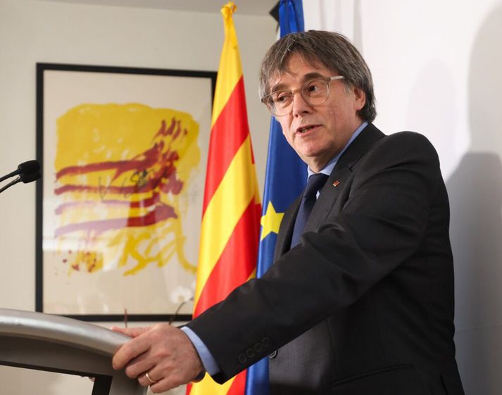 Carles Puigdemont var forseti katalónsku héraðsstjórnarinnar þegar hún hélt ólöglega atkvæðagreiðslu og reyndi að lýsa yfir sjálfstæði árið 2017. Hann flúði til Belgíu á meðan félagar hans voru margir sóttir til saka.