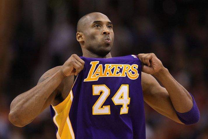Kobe Bryant í treyju númer 24 hjá Los Angeles Lakers. Hann spilaði í henni seinni hluta ferilsins síns en byrjaði í áttunni.