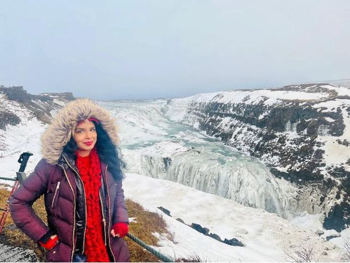 Anita Sethi er fædd í Manchester og hefur skrifað fyrir The Guardian, The Sunday Times og The Times Literary Supplement svo dæmi séu tekin.