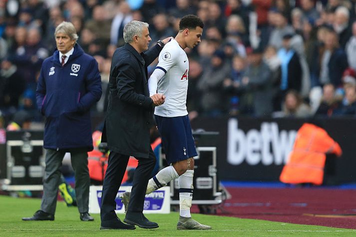 Mourinho og Dele Alli er hinum síðarnefnda var skipt af velli.