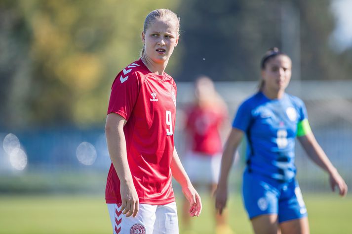 Emilía Kiær Ásgeirsdóttir sést hér í leik með danska nítján ára landsliðinu.