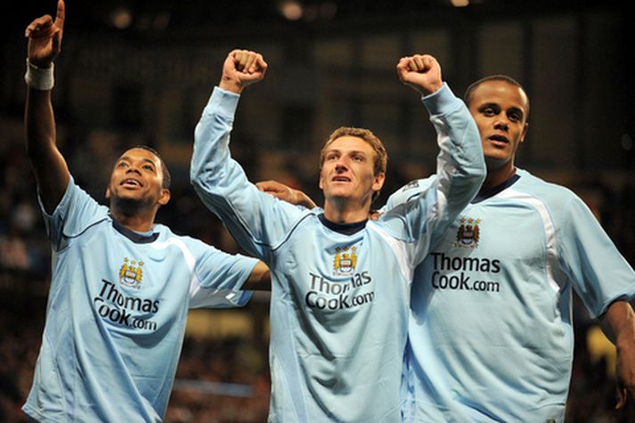 Hvorki Robinho né Elano, fyrir miðju, verða með City á morgun. Vincent Kompany er lengst til hægri á myndinni.