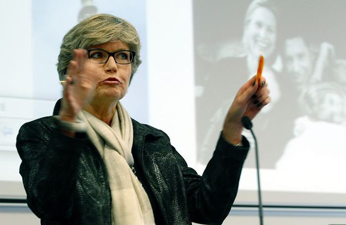 Ráðstefna um foreldrajafnrétti Anja Cordes, danskur lögfræðingur, segir það rétt barnsins að annað foreldrið geti ekki sparkað hinu út í kuldann.
