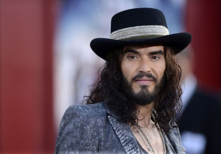 Russell Brand hefur verið sakaður um kynferðisofbeldi af fjórum konum og fleiri hafa lýst óeðlilegri hegðun hans í gegnum árin.