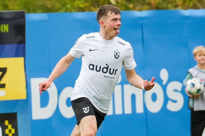 Kjartan Kári Halldórsson fagnar einu tveggja marka sinna.