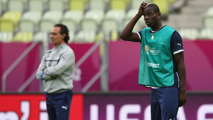 Mario Balotelli og Cesare Prandelli á æfingu ítalska landsliðsins.