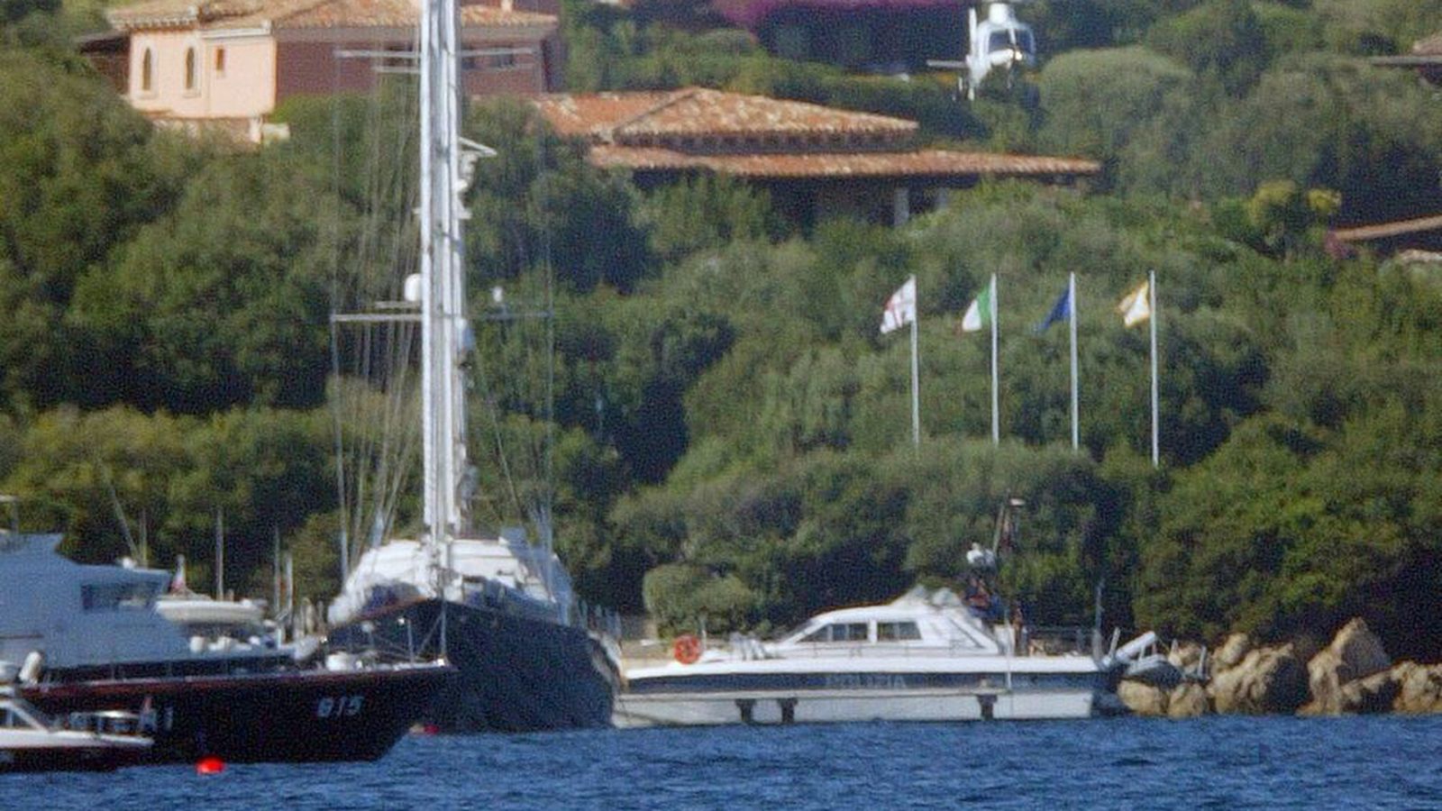 Konung­borinn Katari kaupir eina af bunga­bunga-höllum Berlu­sconi