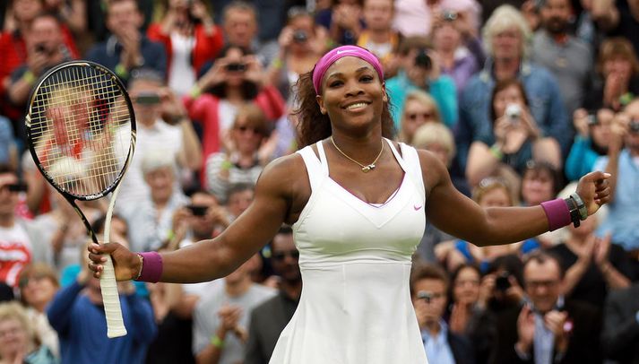 Serena Williams fagnar sigri í dag.