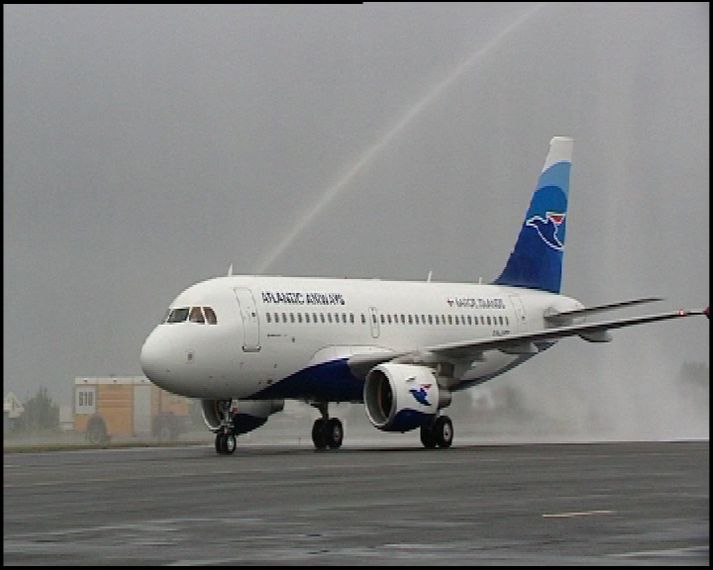 Airbus-þotu Færeyinga var fagnað þegar hún lenti í fyrsta sinn á Reykjavíkurflugvelli sumarið 2012.