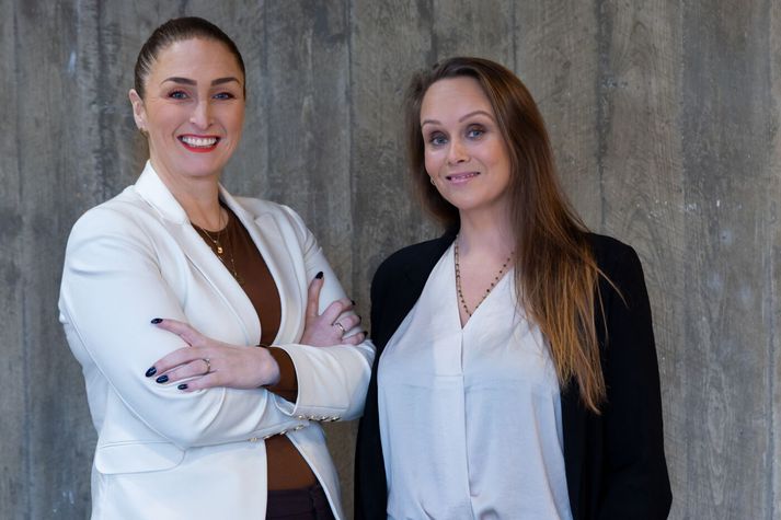 Framakonur í frama-fríi: Gunnur Líf Gunnarsdóttir og Ósk Heiða Sveinsdóttir hafa báðar verið í flottum stórum störfum en standa nú á tímamótum. Því atvinnuleit eru kaflaskil og þessum tímabili fylgja alls konar tilfinningar. En líka tækifæri.