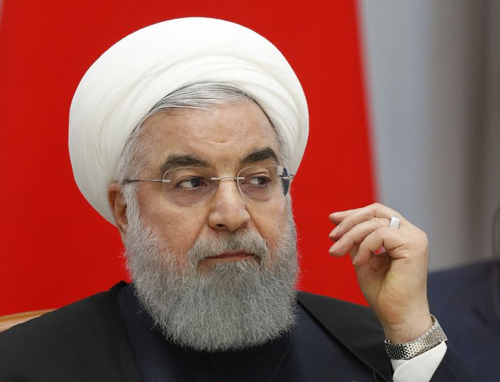 Rouhani Íransforseti lýsir viðskiptaþvingunum Bandaríkjanna sem glæp gegn mannkyninu.