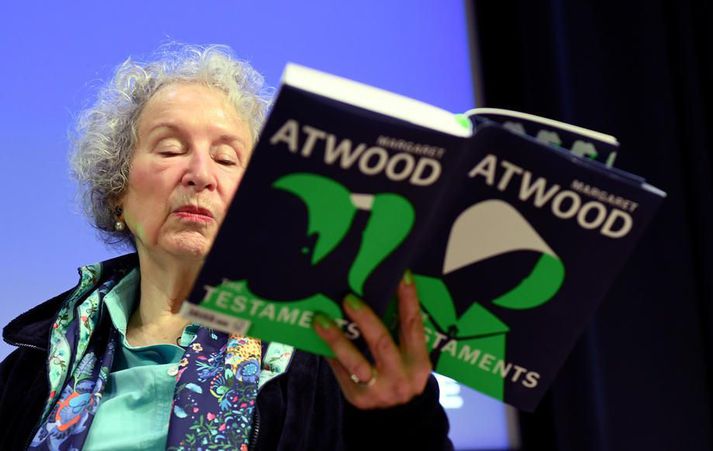 Margaret Atwood, höfundur Tha Handmaid's Tale, var meðal fórnarlamba svikahrappsins.