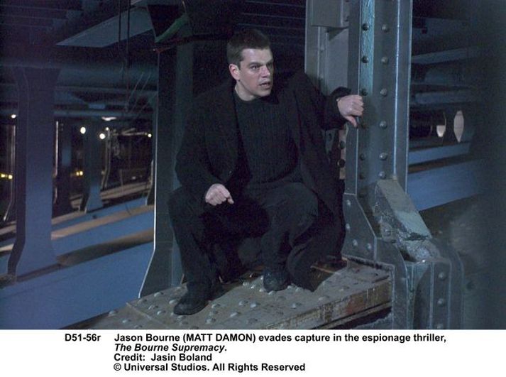 Jason Bourne Minnislausi njósnarann glímir enn við drauga fortíðarinnar frá því að hann var leigumorðingi fyrir leyniþjónustuna.