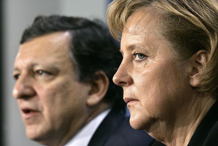Jose Manuel Barroso og Angela Merkel formaður framkvæmdastjórnar Evrópusambandsins og kanslari Þýskalands hafa reynt að finna lausnir á deilum um stjórnarskrársáttmála Evrópusambandsins.
