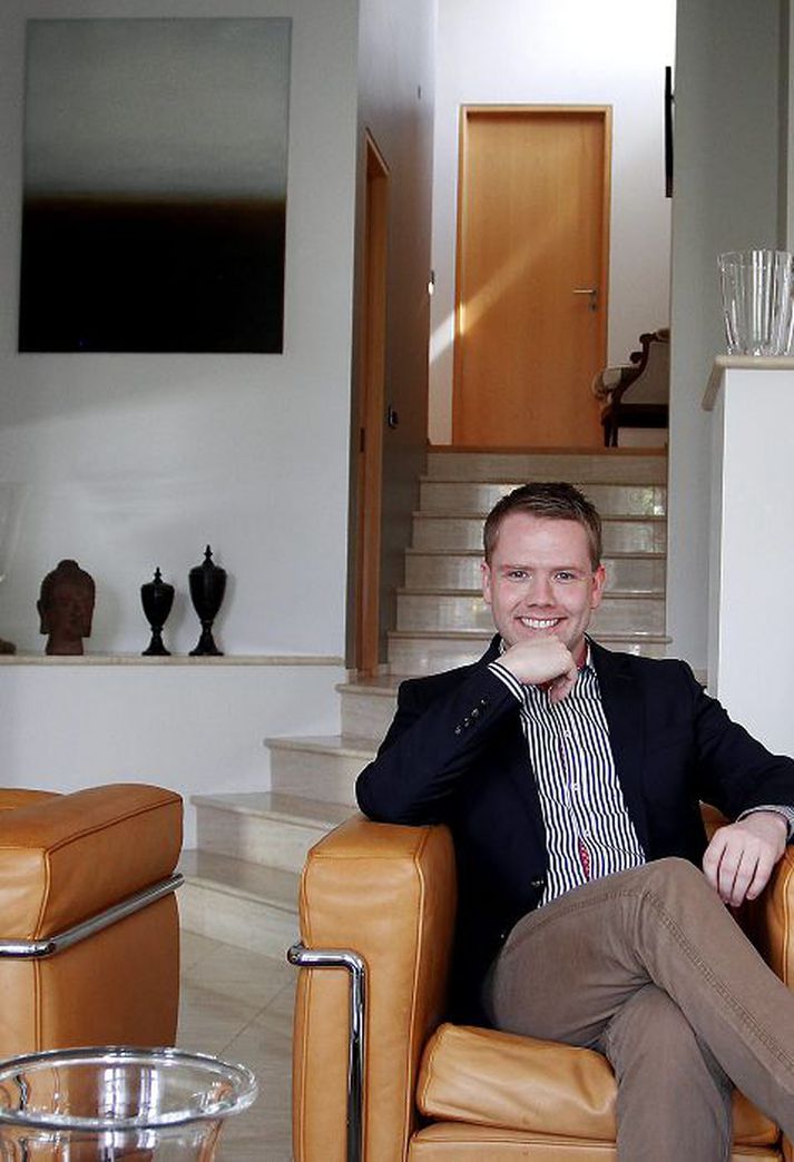 Sindri Sindrason hefur ásamt eiginmanni sínum ættleitt litla stúlku, Emilíu Katrínu.