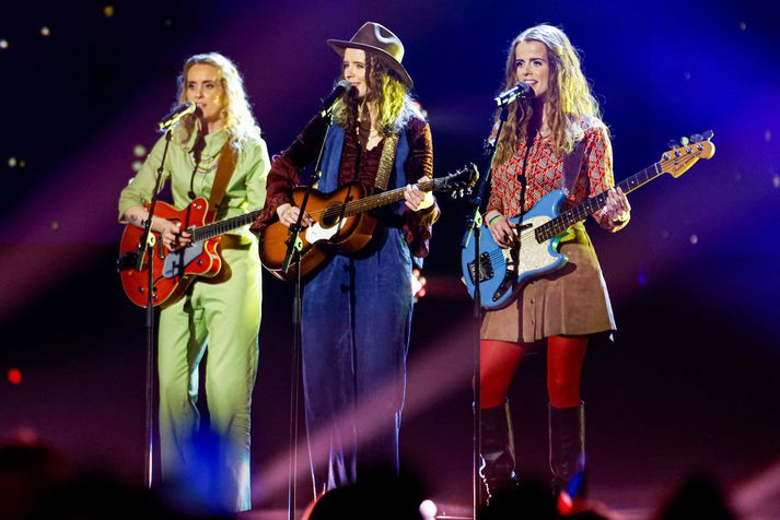 Sigga, Elín og Beta Eyþórsdættur eiga framlag Íslendinga til Eurovision í ár. Með þeim á sviðinu verður bróðir þeirra Eyþór. Hér má sjá búninga þeirra í undankeppninni á Íslandi.