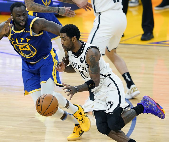 Draymond Green þykir ekki mikið til leiðtogahæfileika Kyries Irving koma.