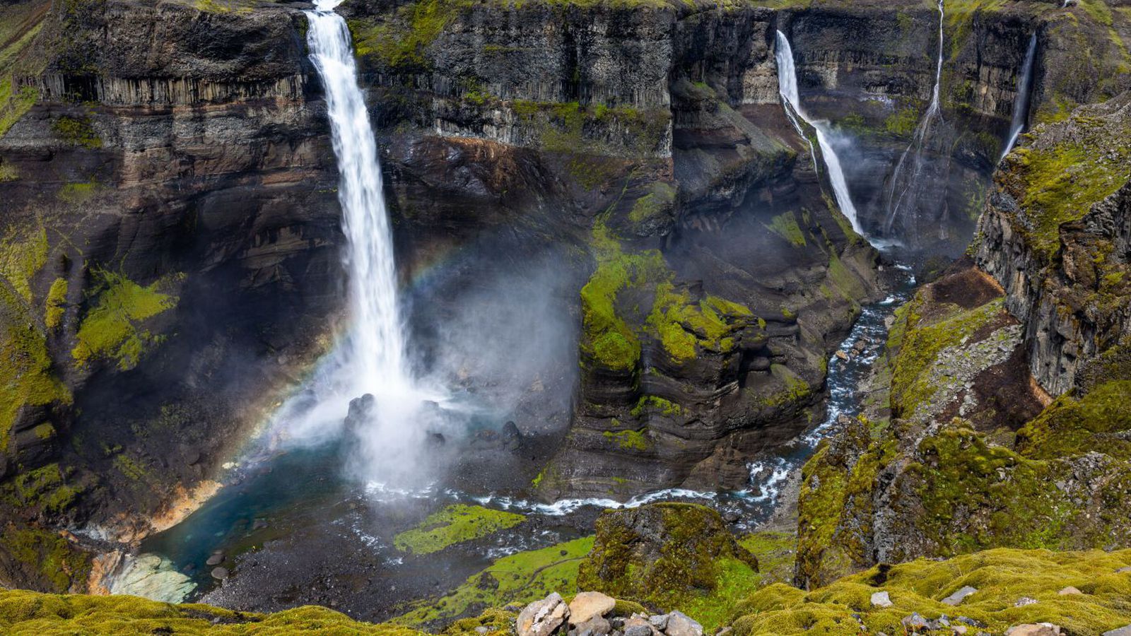 Grunar sterk­lega að hinn látni sé ferða­maðurinn sem leitað var að