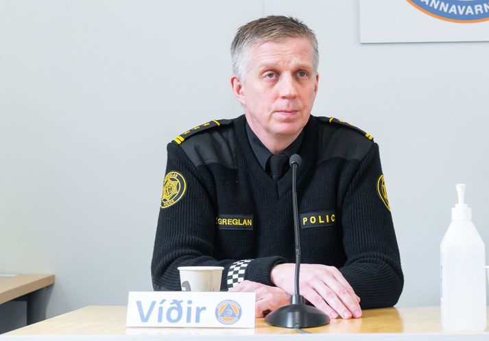 Víðir Reynisson yfirlögregluþjónn hjá almannavarnardeild ríkislögreglustjóra segir ekki komið að þeim tímapunkti í kórónuveirufaraldrinum hér á landi að setja þurfi á algjört útgöngubann.