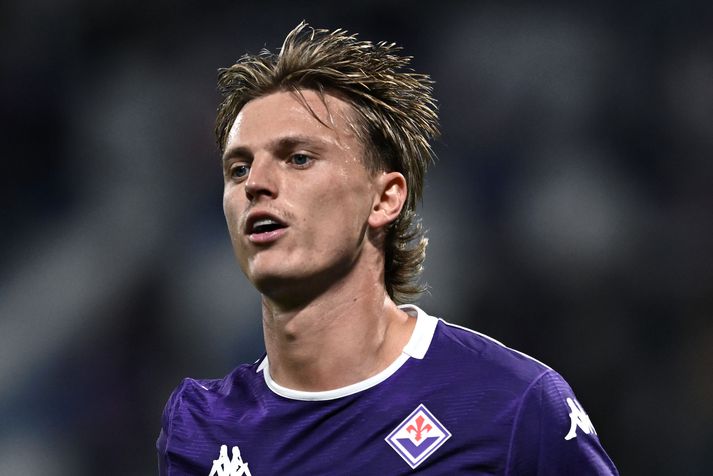Albert Guðmundsson í leik með ítalska félaginu Fiorentina en það gengur illa hjá liðinu þess misserin.