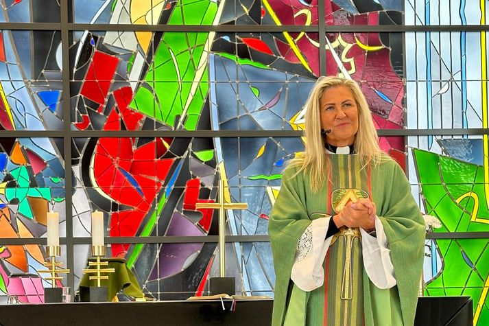 Séra Guðrún Karls Helgudóttir messaði í síðasta skipti sem sóknarprestur í Grafarvogsprestakalli í dag. 