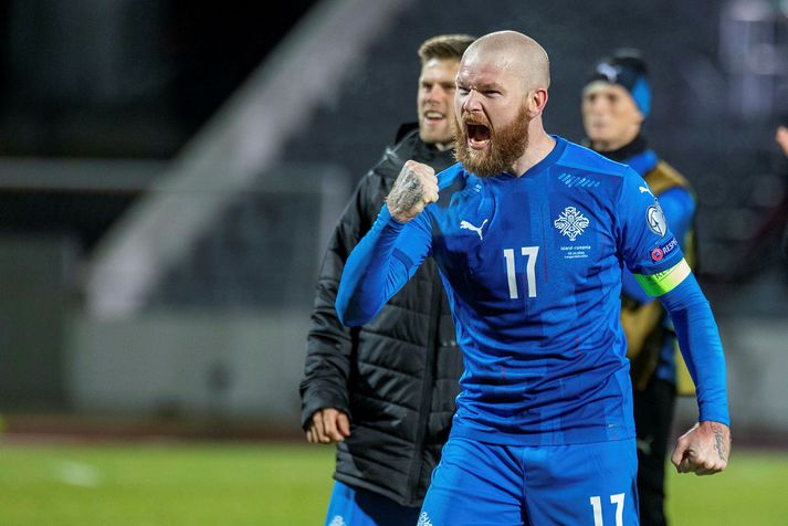 Aron Einar Gunnarsson landsliðsfyrirliði er öllum hnútum kunnugur í Katar.