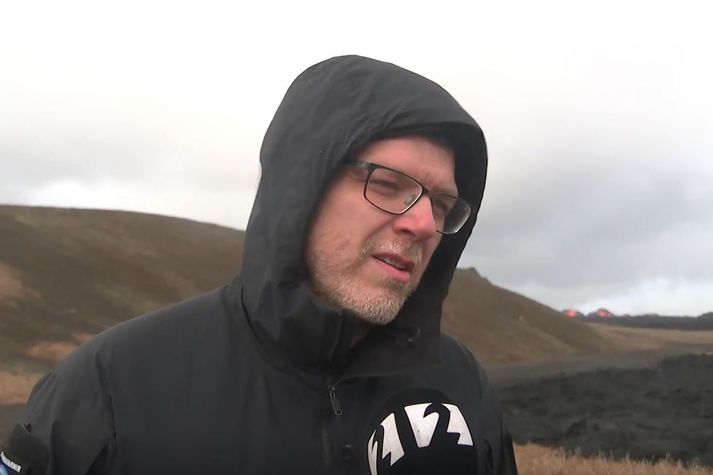 Um þrír sólarhringar eru síðan eldgos hófst við Sundhnúksgíga. Björn ræddi stöðuna á gosinu í dag. 