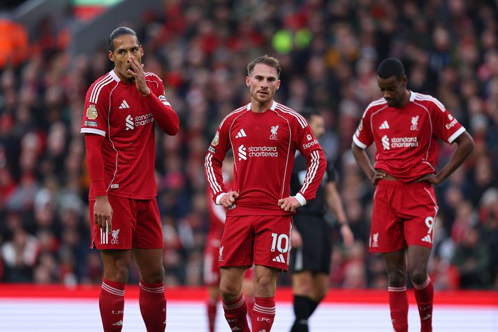 Liverpool-leikmennirnir Virgil van Dijk, Alexis Mac Allister og Alexander Isak voru ekki upplitsdjarfir á Anfield í dag.