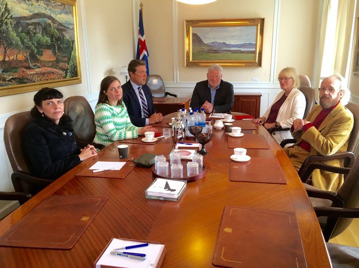 Nú stendur yfir fundur leiðtoga ríkisstjórnarinnar og stjórnarandstöðunnar í Stjórnarráðinu.