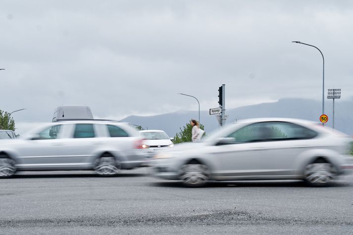 Hinn dæmdi hefur endurtekið ekið um götur landsins undir áhrifum fíkniefna og próflaus og þannig skapað hættu fyrir samborgara sína.