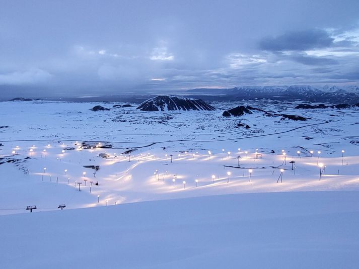 Síðast var opið í Bláfjöllum föstudaginn síðasta, 24. apríl. Þá stóð á Facebook-síðu svæðisins að „vorfærið væri upp á sitt besta“ og allar helstu skíðaleiðir troðnar.