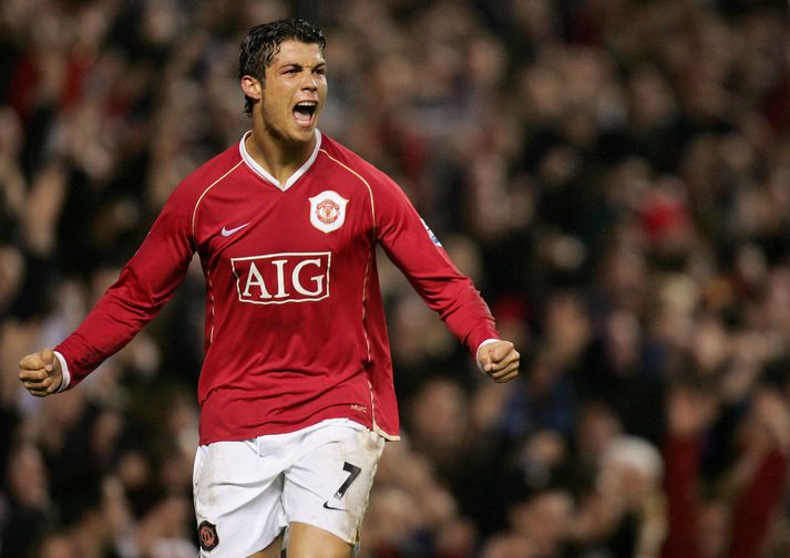 Cristiano Ronaldo fagnar marki í leik með Manchester United.