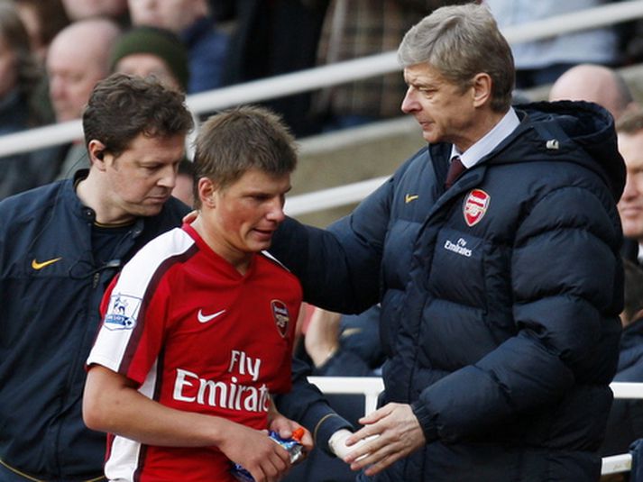 Arsene Wenger, stjóri Arsenal og Andrey Arshavin.