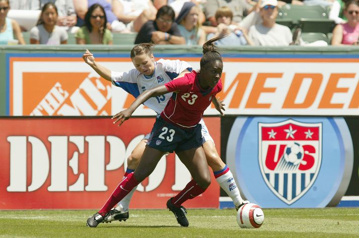 Ólína Guðbjörg Viðarsdóttir í vináttulandsleik Íslands og Bandaríkjanna 2005.