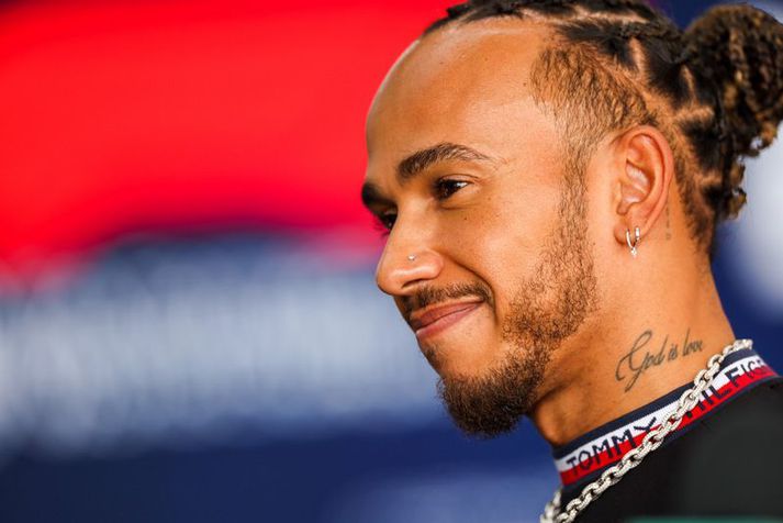 Lewis Hamilton vill halda áfram að keyra fyrir Mercedes.